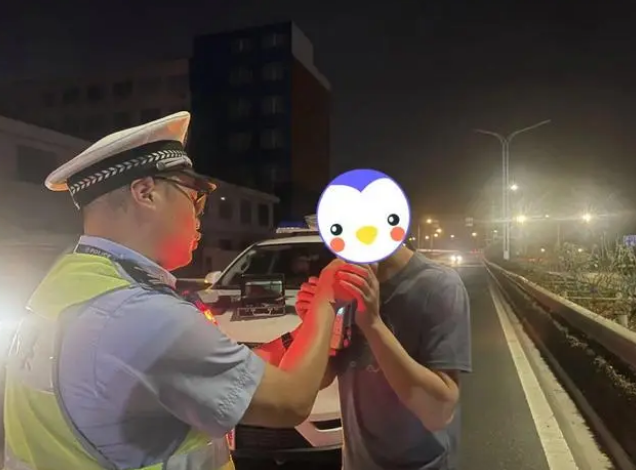 吃完兩顆“楊梅”開車，臺州一男子攤上事了！交警一查還有大問題！