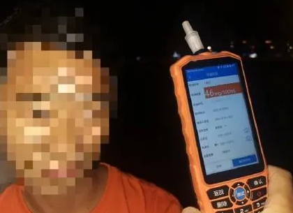 妻子把車鑰匙藏起來(lái)，也攔不住男子酒駕......